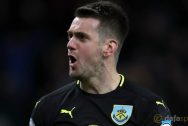 Burnley-goalkeeper-Tom-Heaton